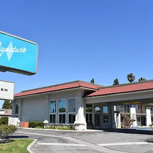 Hotel Signature Maingate