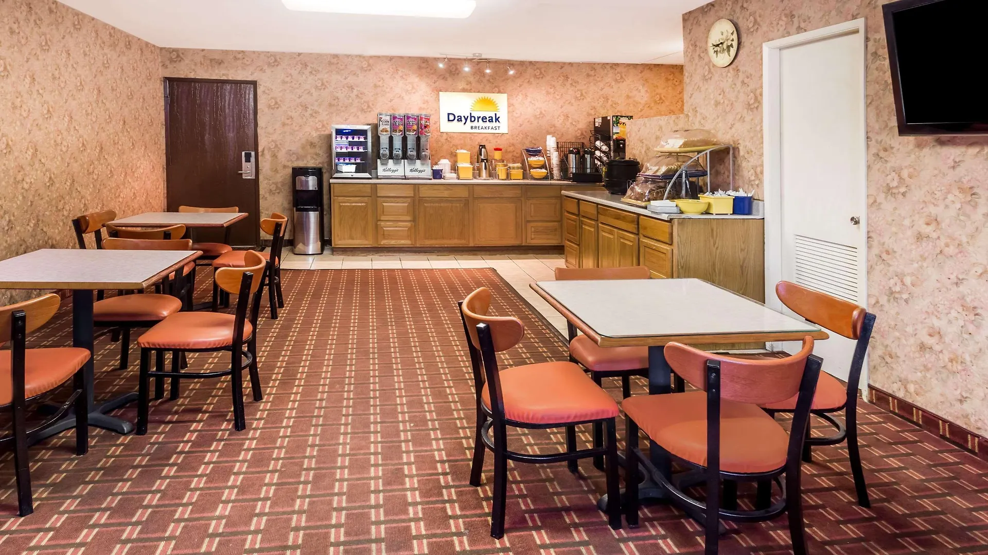 Days Inn & Suites By Wyndham Anaheim At Disneyland Park Motel