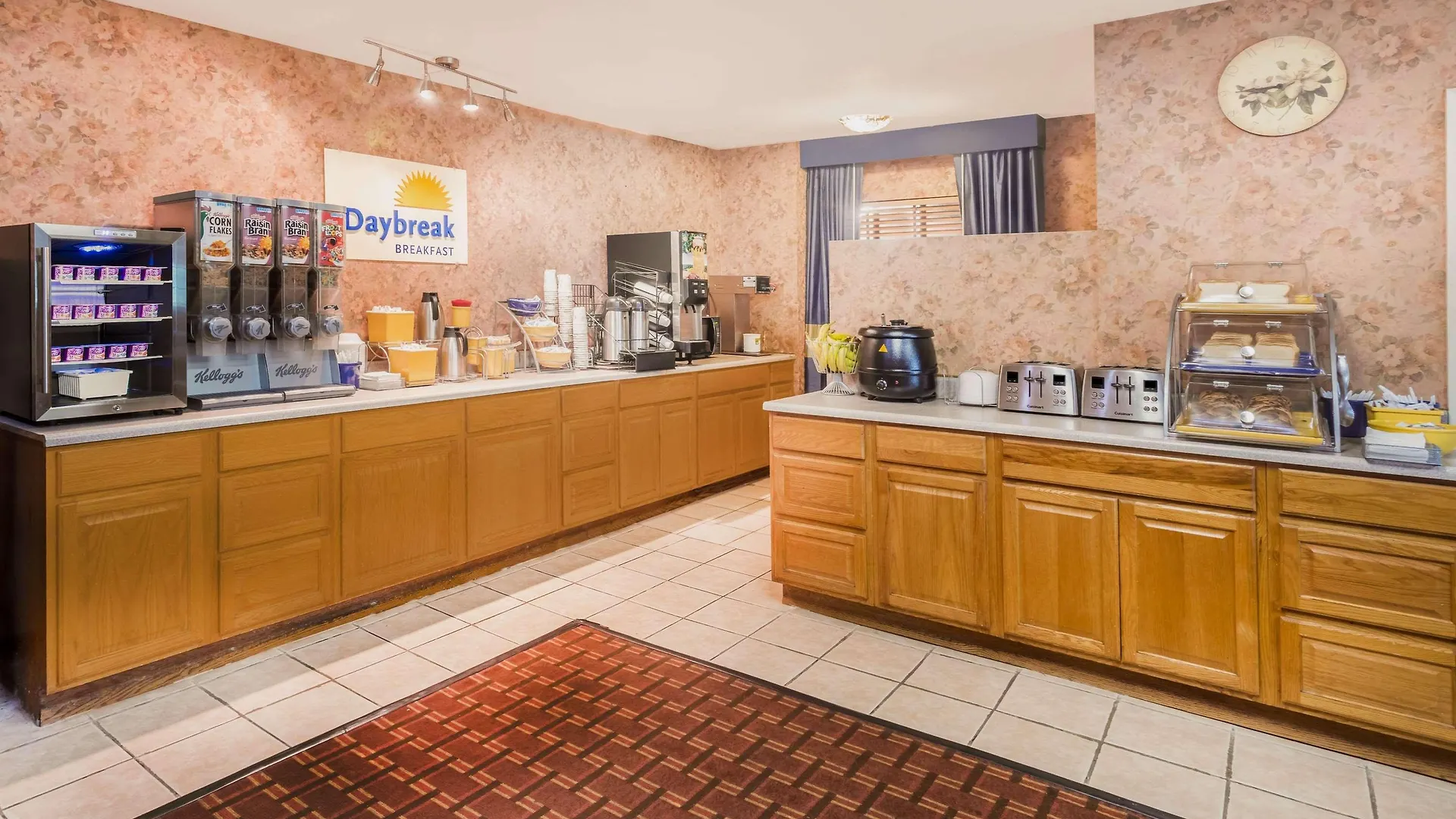 Days Inn & Suites By Wyndham Anaheim At Disneyland Park