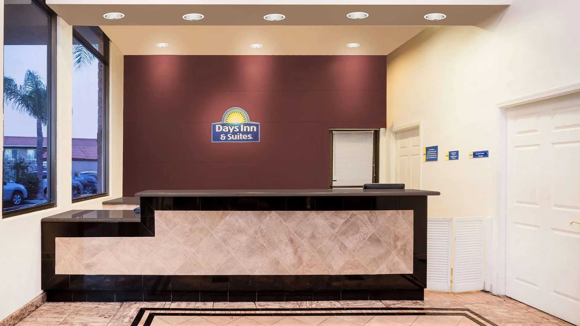 Motel Days Inn & Suites By Wyndham Anaheim At Disneyland Park