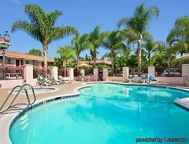 Days Inn & Suites By Wyndham Anaheim At Disneyland Park