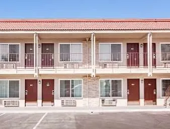 Days Inn & Suites By Wyndham Anaheim At Disneyland Park מוטל