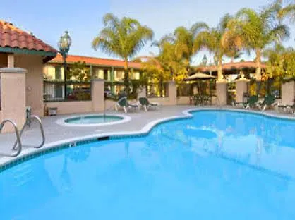 מוטל Days Inn & Suites By Wyndham Anaheim At Disneyland Park
