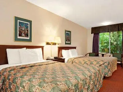 Days Inn & Suites By Wyndham Anaheim At Disneyland Park מוטל