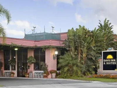 Days Inn & Suites By Wyndham Anaheim At Disneyland Park מוטל