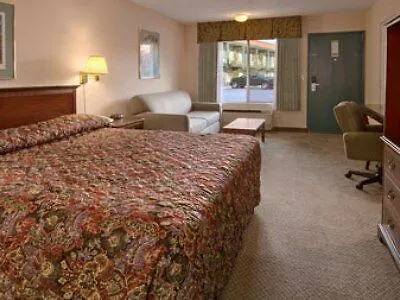 Days Inn & Suites By Wyndham Anaheim At Disneyland Park 2*,