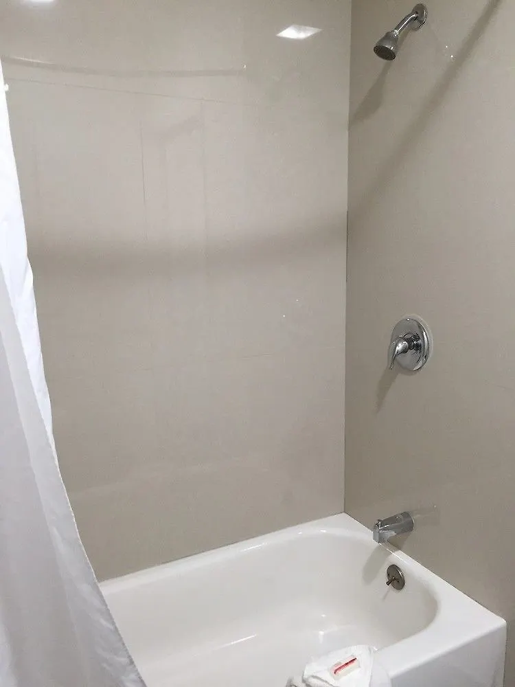 Days Inn & Suites By Wyndham Anaheim At Disneyland Park