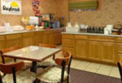 Days Inn & Suites By Wyndham Anaheim At Disneyland Park